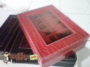Box Jam Tangan Isi 12 Red Croco