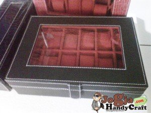 Box Jam Tangan Isi 12 Black inner Red