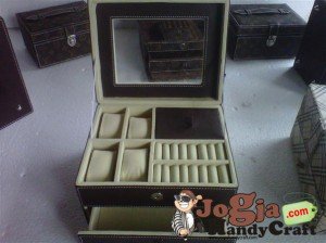 Box Kombinasi Tempat Jam dan Accesories