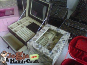 Box Kombinasi Tempat Jam dan Accesories