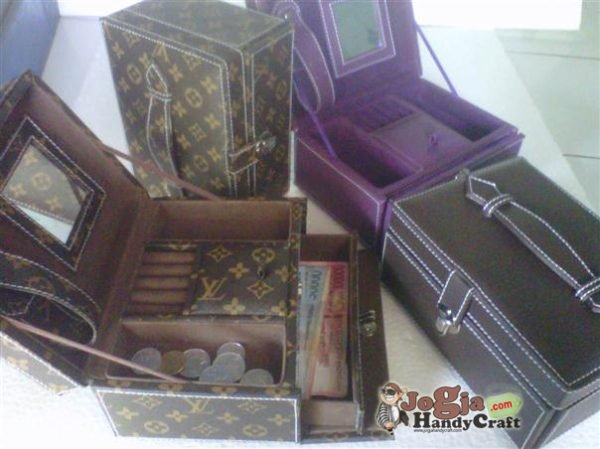 New Model Jewelry Box Motif LV Mono