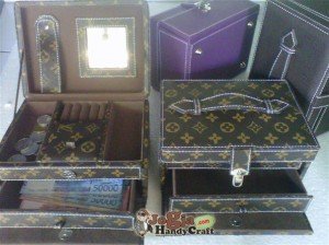 New Model Jewelry Box Motiv LV