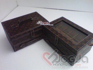 Box Jam Isi 12 Laci Accesories Motif LV With Transparant Mirror