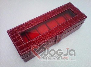 Full Color Box Jam Isi 6 Red Croco