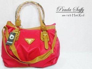 Tas wanita Cantik Prada Saffy Red