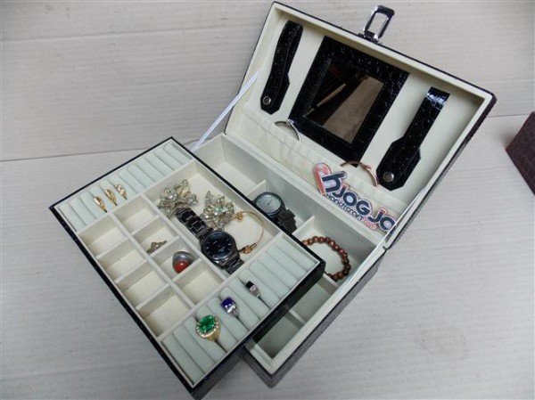 Exclusive Jewelery Box Crocodile Motif