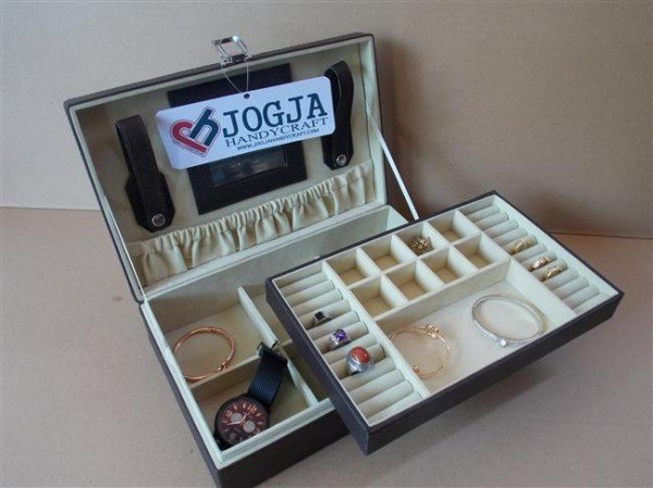 EXCLUSIVE JEWELRY BOX DARK BROWN INNER BROCKEN WHITE
